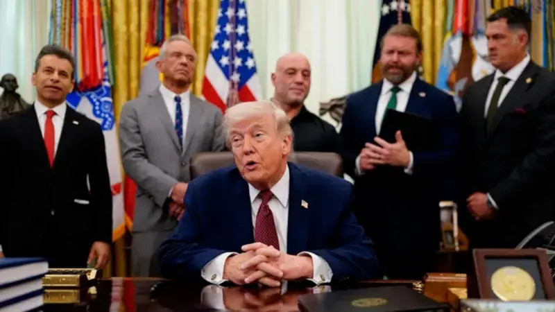 ایران کے ساتھ ’بہت اچھی بات چیت‘ ہو رہی ہے، لیکن آبنائے ہرمز پر اسے ’بلیک میلنگ‘ نہیں کرنے دیں گے: صدر ٹرمپ