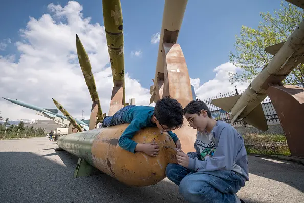 بچے پھلوں کی اقسام سے پہلے طیاروں کی پہچان سیکھنے پر مجبور: یونیسیف