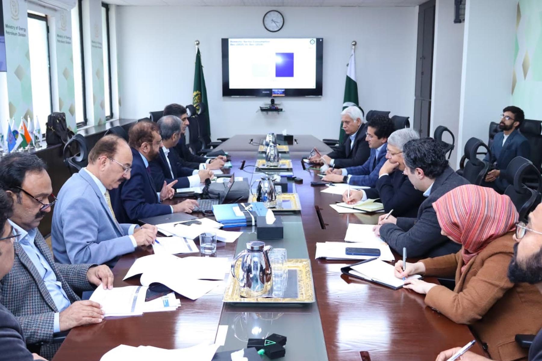 وفاقی وزیرِ پیٹرولیم کی زیر صدارت ملک بھر میں گیس کی فراہمی، موسم سرما میں لوڈ مینجمنٹ اور صارفین کی شکایات کے ازالے سے متعلق اجلاس