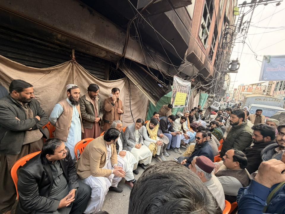 نصراللہ خان زیرے کی قیادت میں پارٹی کے ایک نمائندہ وفد نے حلیم پلازہ سانحے کے متاثرین کے قائم کردہ کیمپ کا دورہ