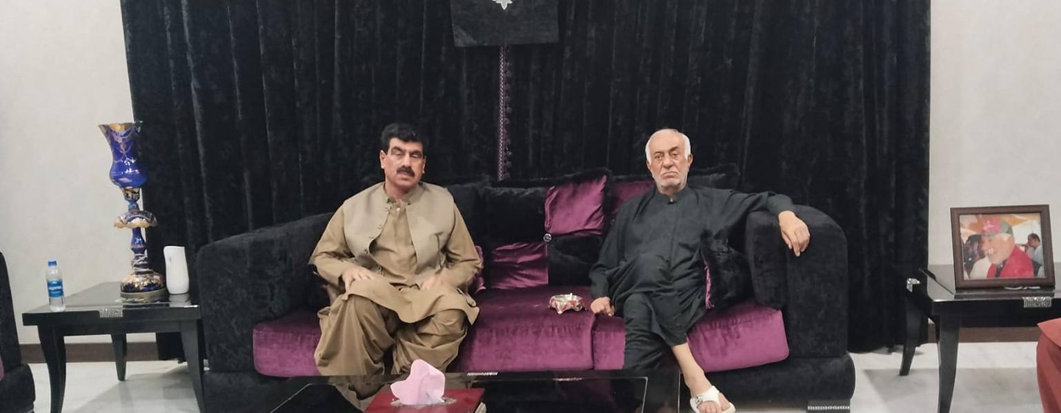 سابق صوبائی وزیر سردار محمد اسلم بزنجو سے رکن اسمبلی خیر جان بلوچ کی ملاقات