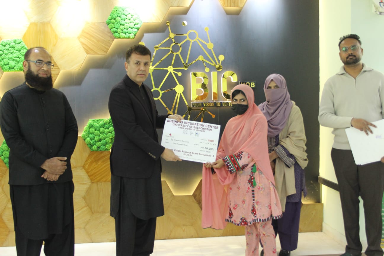 جامعہ بلوچستان کے بزنس انکیوبیشن سینٹر میں ایم وی پی چیک تقسیم کرنے کی تقریب کا انعقاد