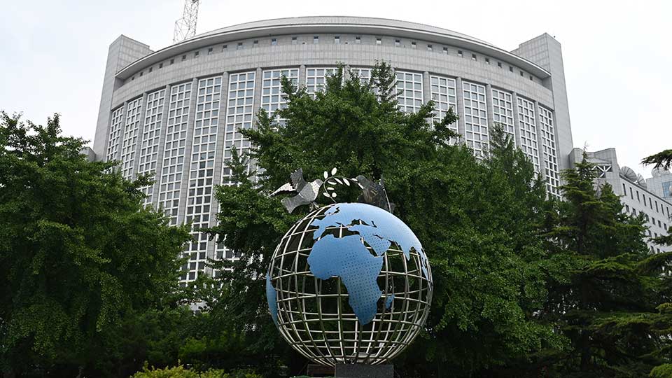 چین امریکا کے نام نہاد ’’حد سے زیادہ پیداواری صلاحیت‘‘ کی آڑ میں سیاسی جوڑ توڑ کی مخالفت کرتا ہے، چینی وزارت خارجہ