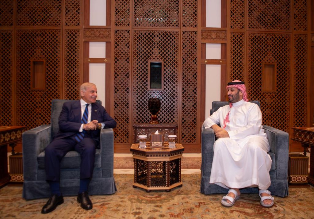 وزیر اعظم شہباز شریف اور سعودی ولی عہد کی ملاقات،خطے میں امن واستحکام کو فروغ دینے پر اتفاق